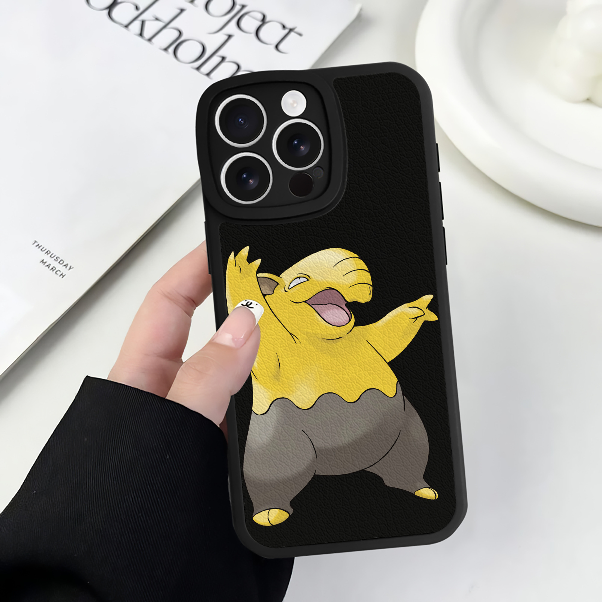 （画像用） ポケットモンスター Pokémon 【iPhone 16シリーズ対応】シリコンスマホケース（レザー調） 材質：シリコン
